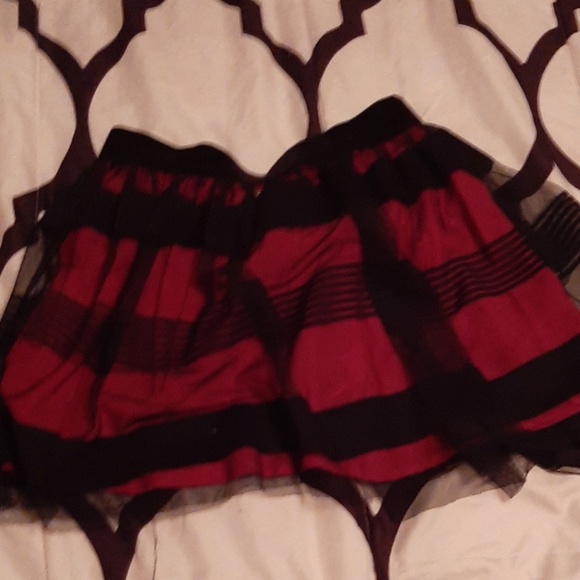 A skirt - Picture 2 of 2